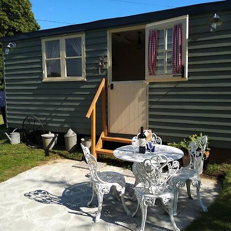 The English Shepherds Hut @ Les Aulnaies Echauffour Buitenkant foto