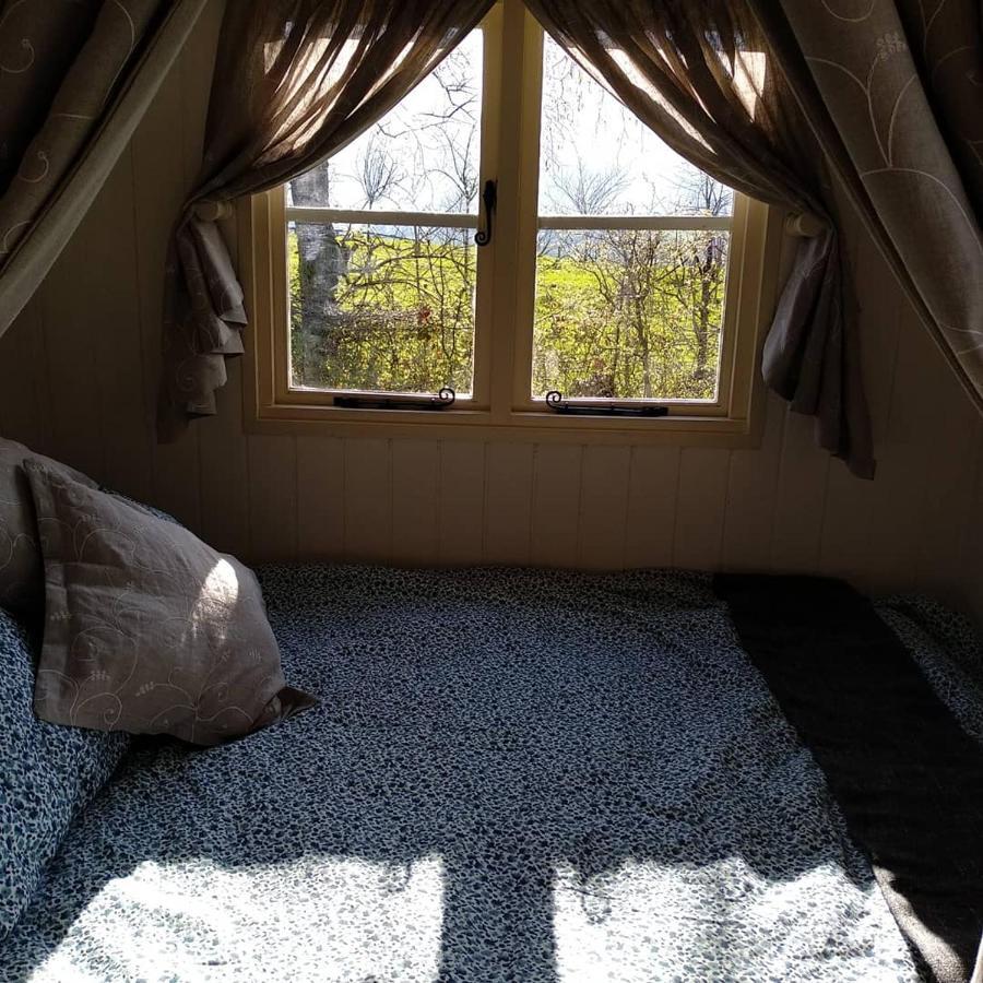 The English Shepherds Hut @ Les Aulnaies Echauffour Buitenkant foto