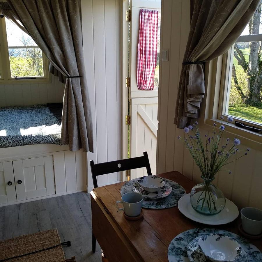 The English Shepherds Hut @ Les Aulnaies Echauffour Buitenkant foto